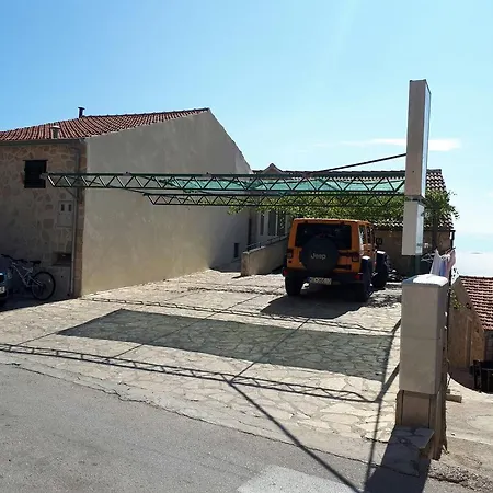 Ivan Dolac 8753f Apartment Jelsa (Hvar)